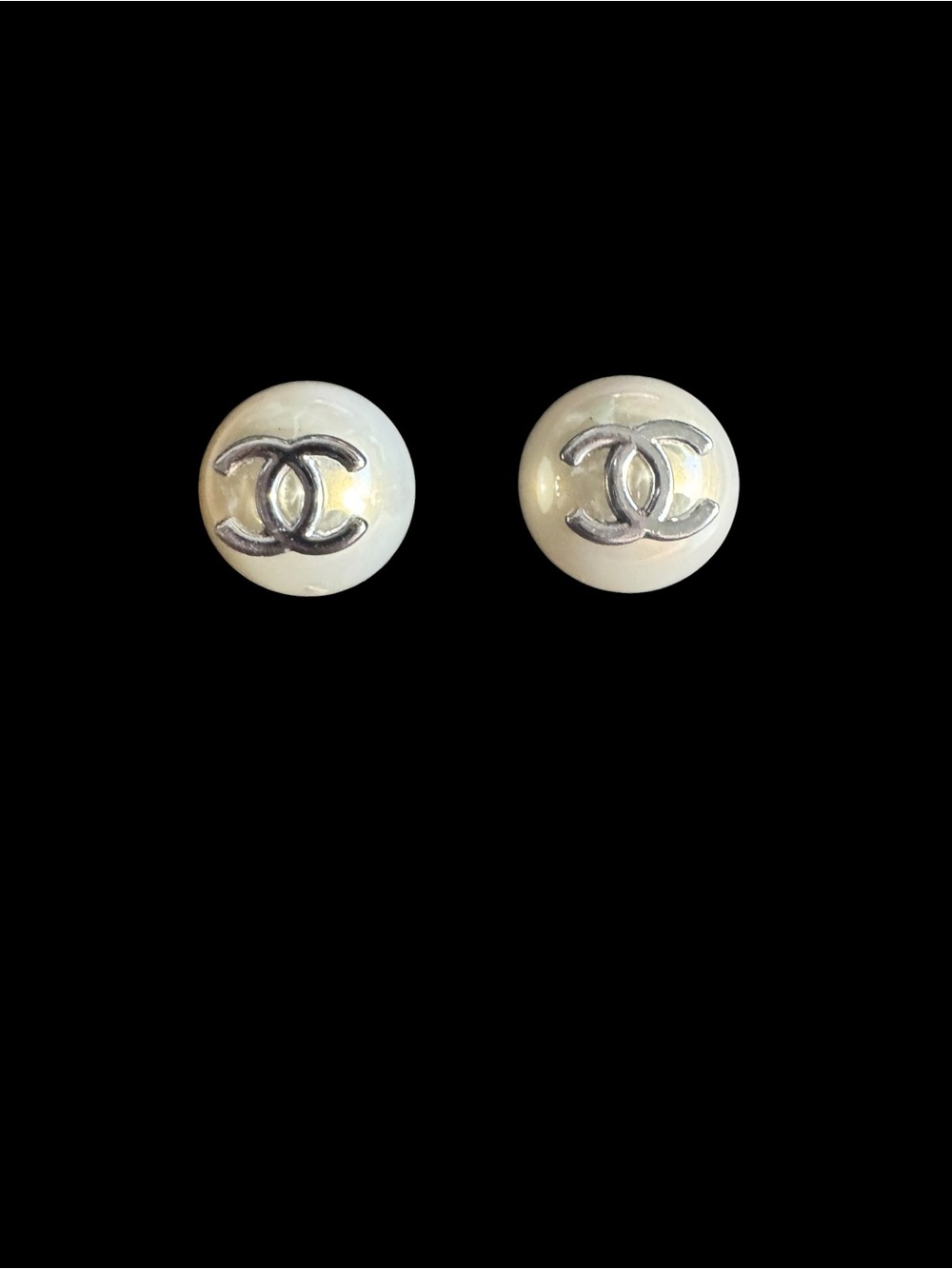 No Brand White Pearl-Look Round Stud Earrings with Silver CC